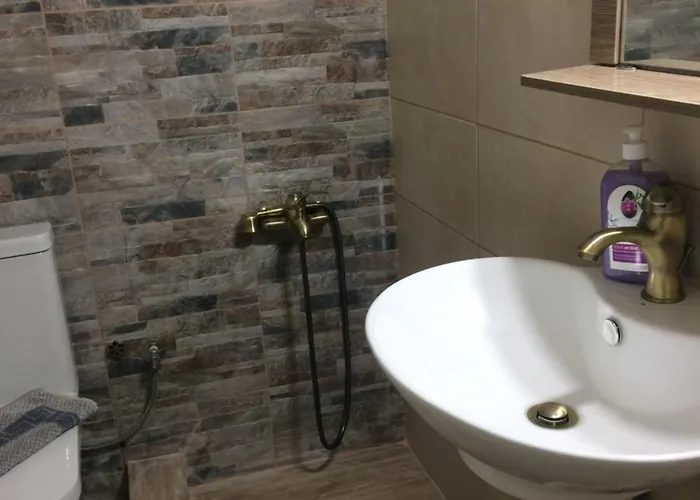 47 בית הארחה 2*