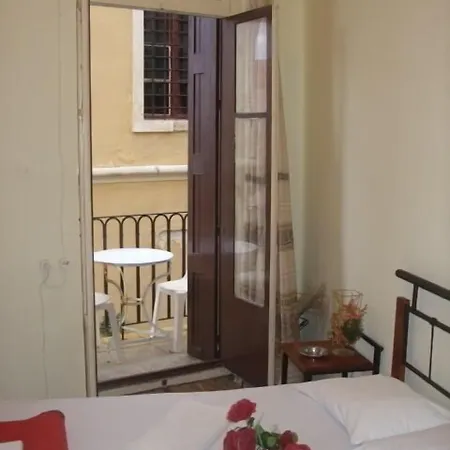 ルームズ ４７ 2* ハニア