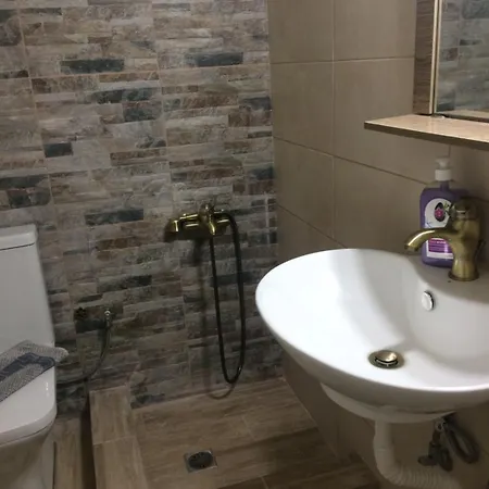 ルームズ ４７ ゲストハウス 2*