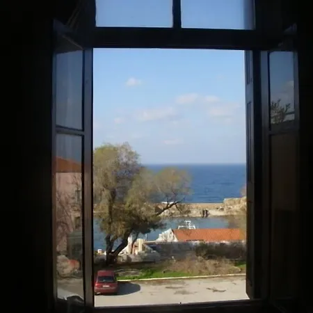 ルームズ ４７ ハニア