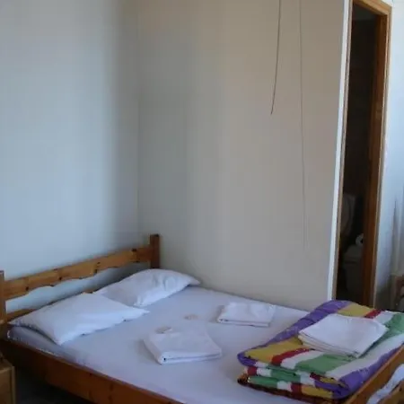 ゲストハウス ルームズ ４７ 2*