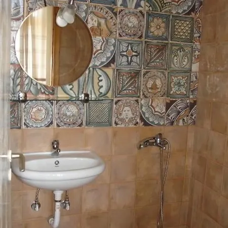 ルームズ ４７ 2*