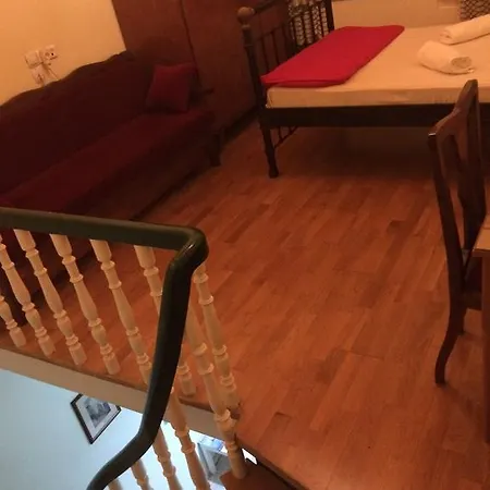 ゲストハウス ルームズ ４７ 2*