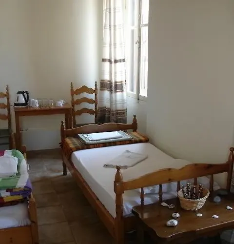 ルームズ ４７ ゲストハウス