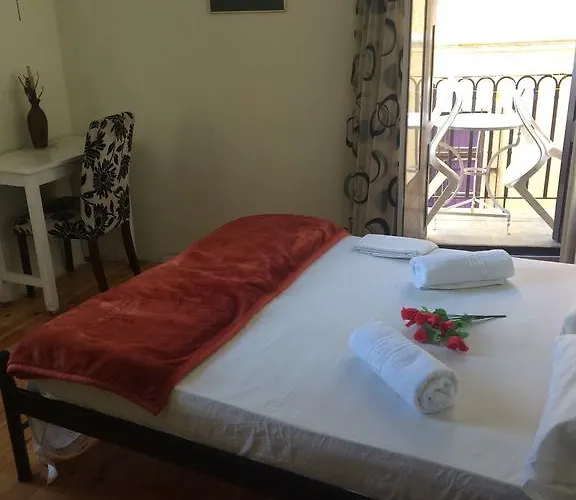 ゲストハウス ルームズ ４７ 2*