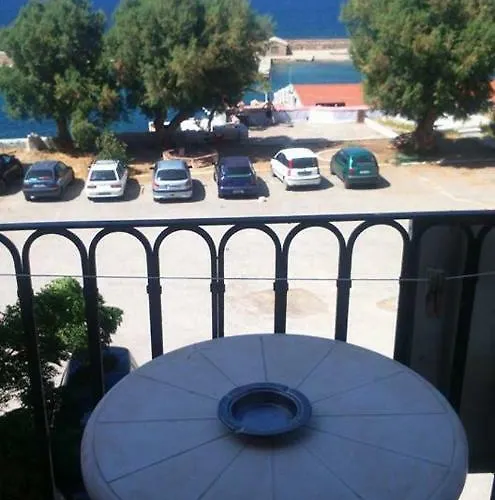 ルームズ ４７ ゲストハウス